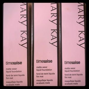 MK Timewise Matte Liquid Foundation (Bronze)